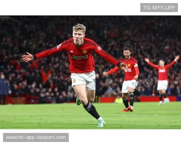 曼联霍伊伦胸部停球转身轻抽：青春力量在球场绽放