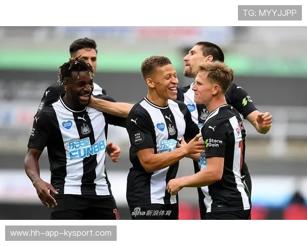 纽卡斯尔跑动覆盖全场，投入度极高